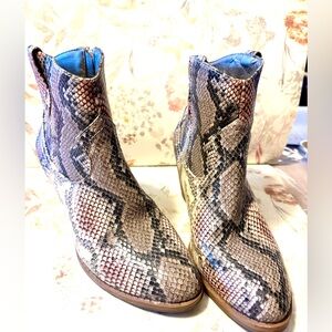 FAUX SNAKE SKIN BOOTIES WITH SIZE ZIPPER 3”WOOD BLOCK HEEL 7”H